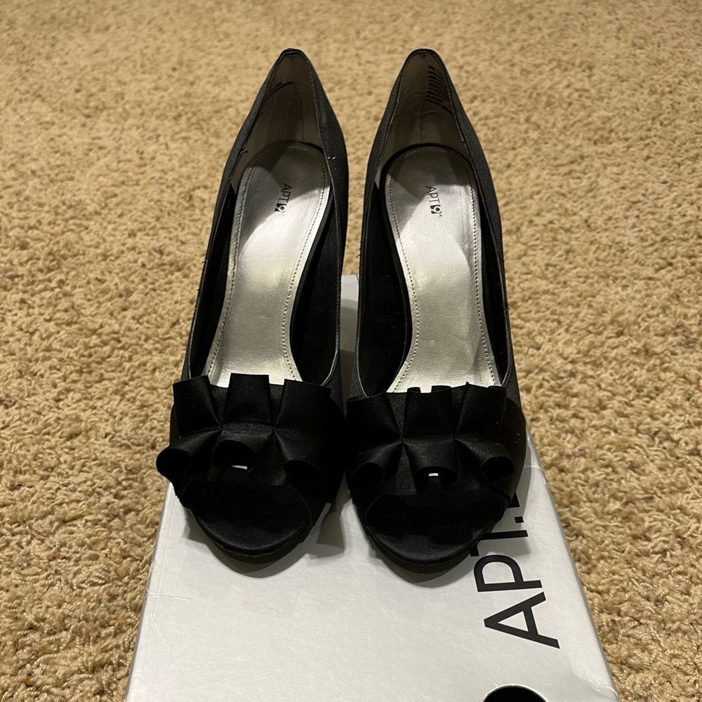 Apt 9 Tailee Black Satin Heels - Size 8